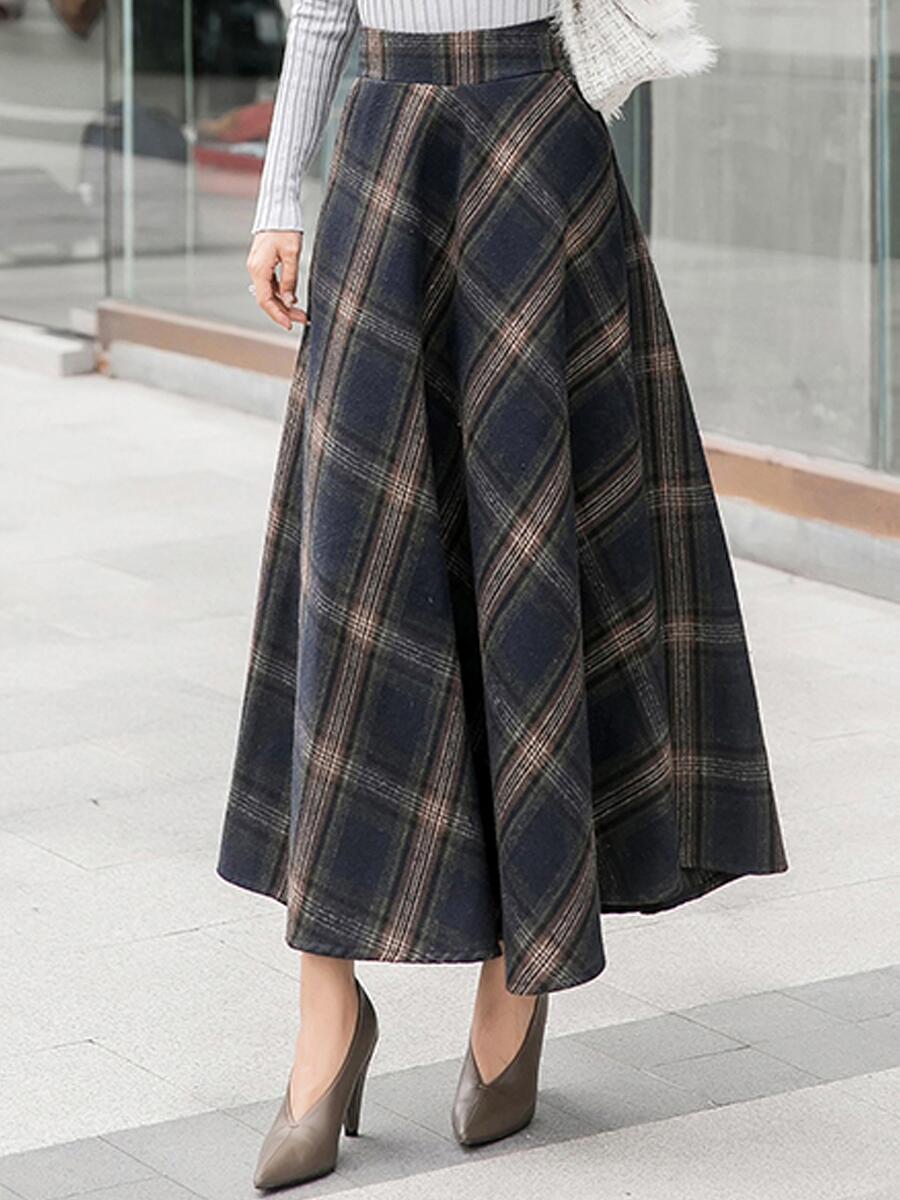 Women's elegant plaid skirt made of a high-quality wool blend with a high waistband NOVAE