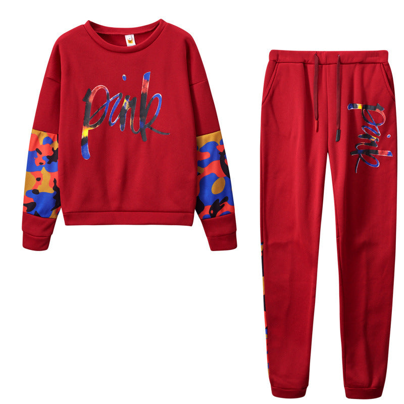 Women's sporty sweatshirt set with colorful camouflage details and a comfortable cut NOVAE