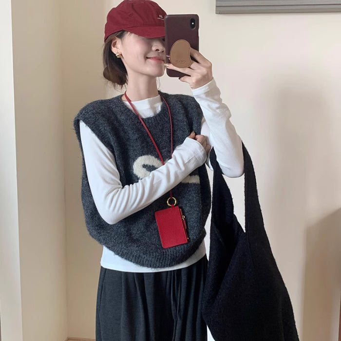 Women's Cozy Knit Vest with Playful Bow Motif NOVAE