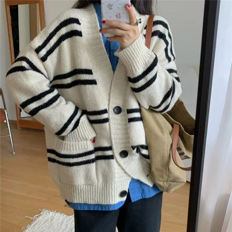 Women's chunky knit cardigan with wide turn-up and decorative button details NOVAE