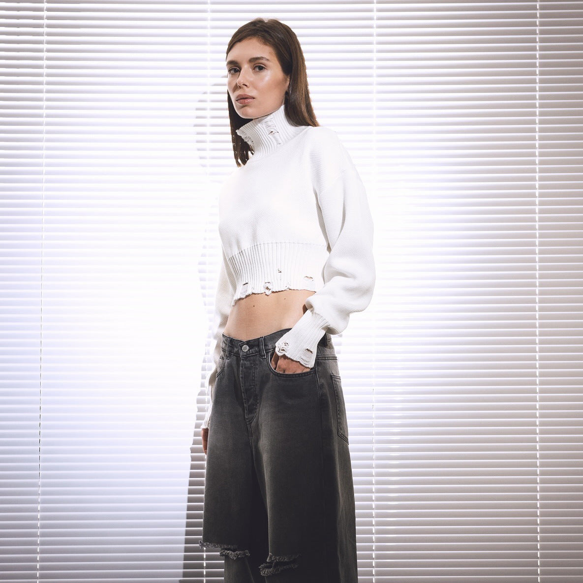 Women's trendy cropped pullover with modern ribbed design and playful details NOVAE