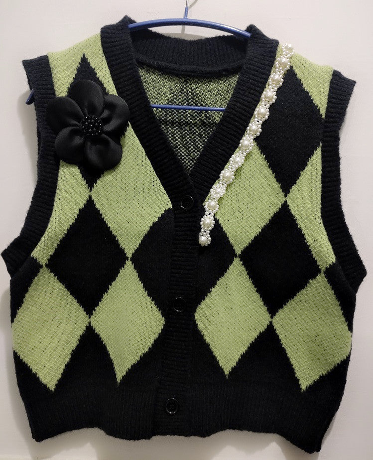 Women's knitted vest with a modern diamond pattern and elegant button detail NOVAE