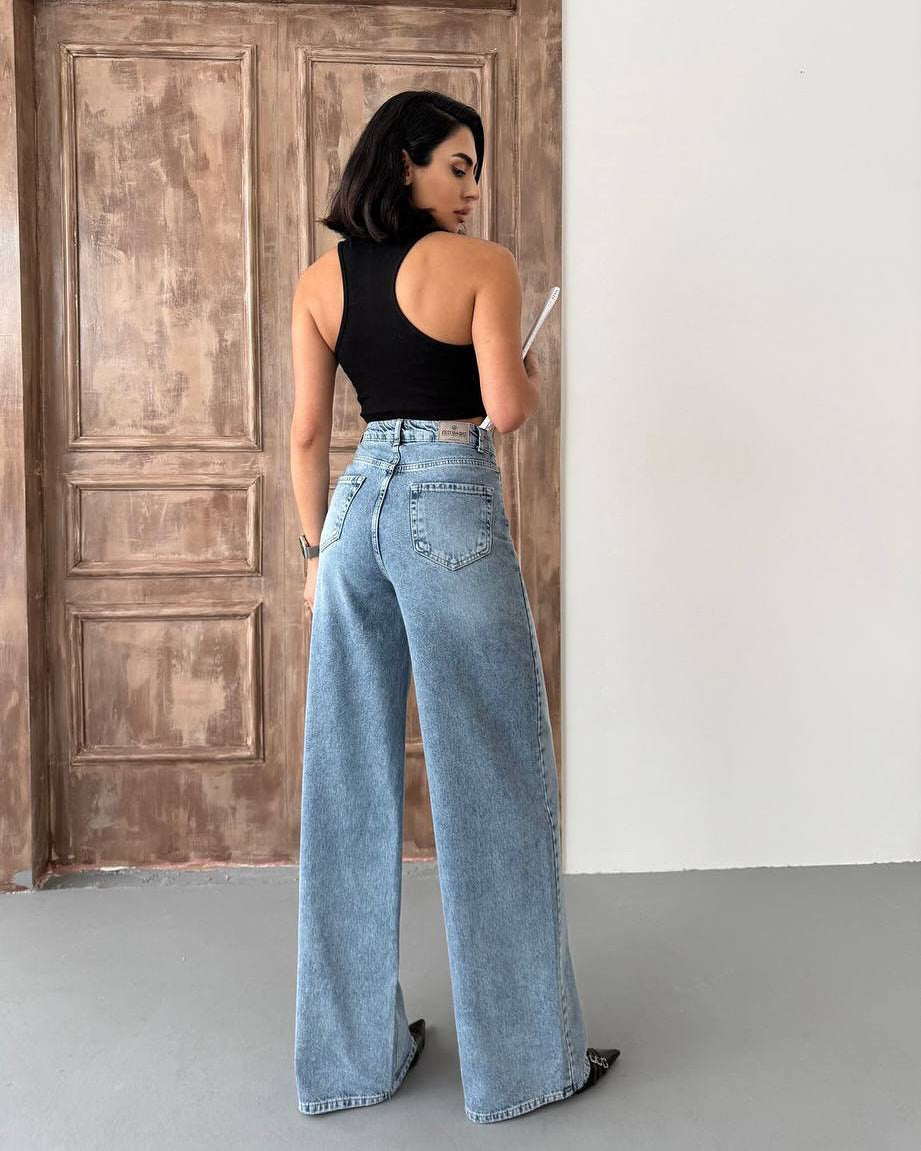 Women's cropped denim jacket with practical button closure and modern look NOVAE