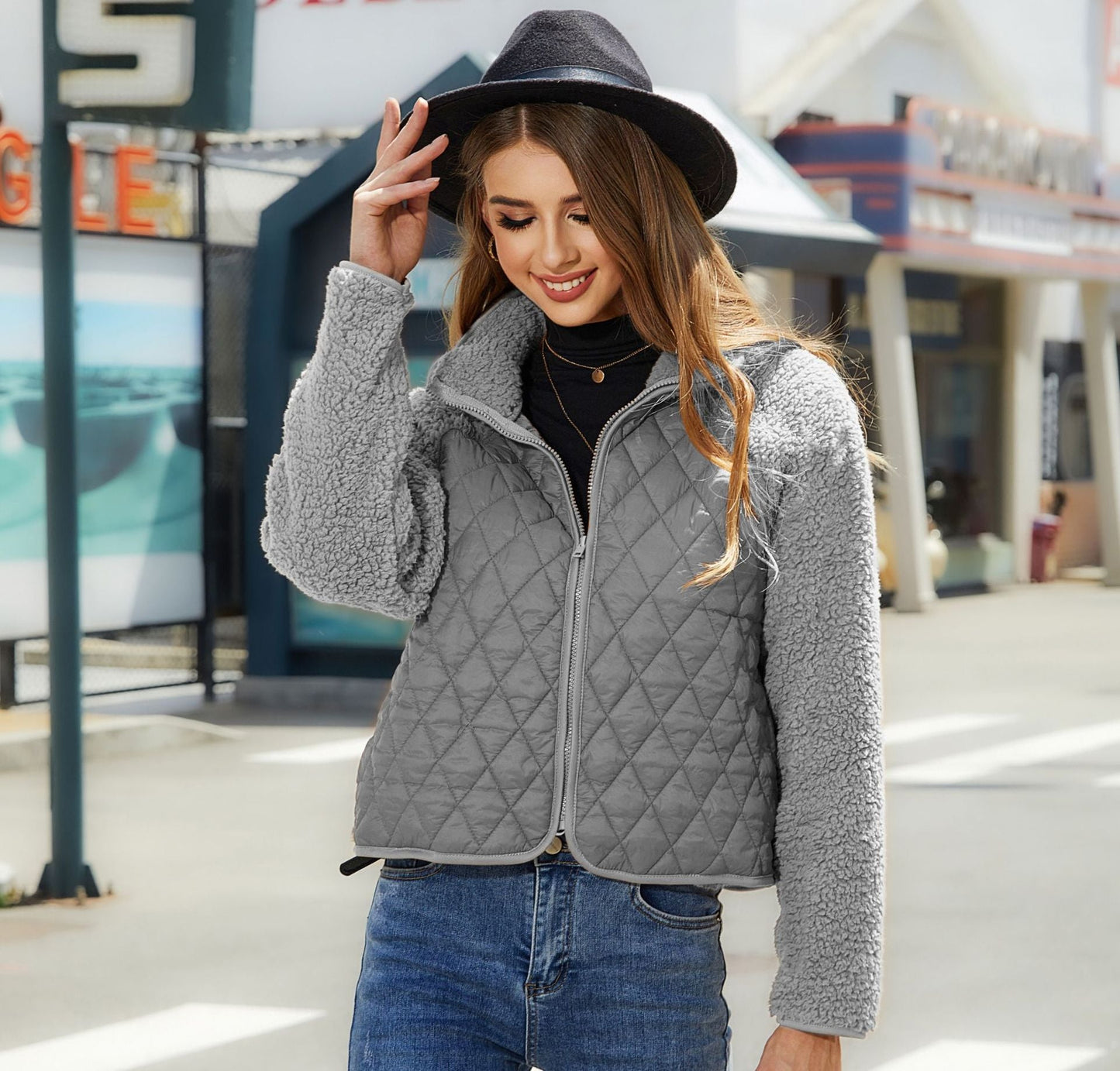 Women's Cozy Quilted Jacket with Soft Collar and Contrasting Sleeves NOVAE