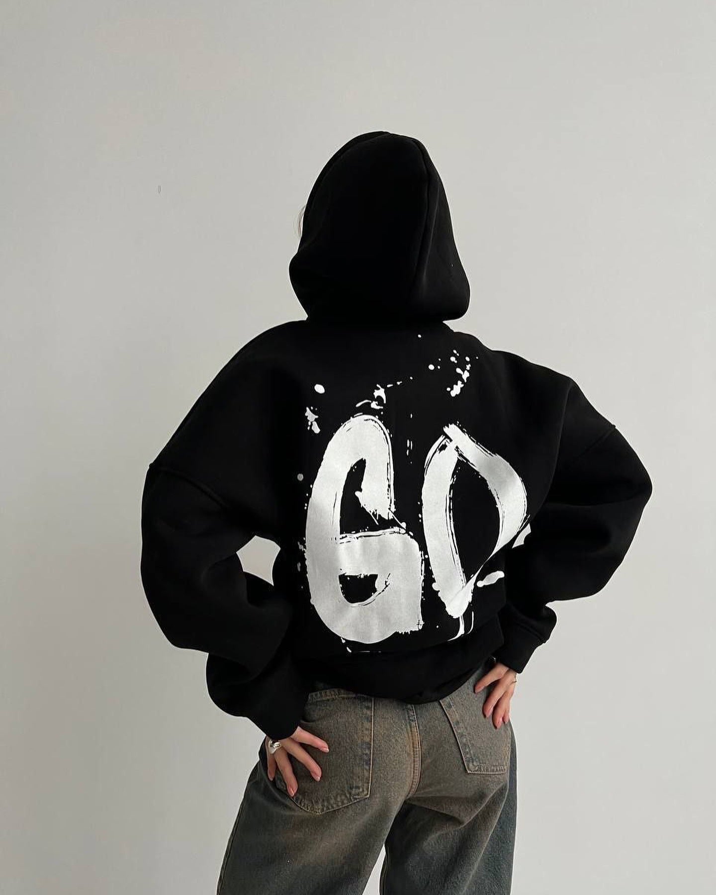 Women's oversized hoodie with a comfortable cut and casual sleeves NOVAE