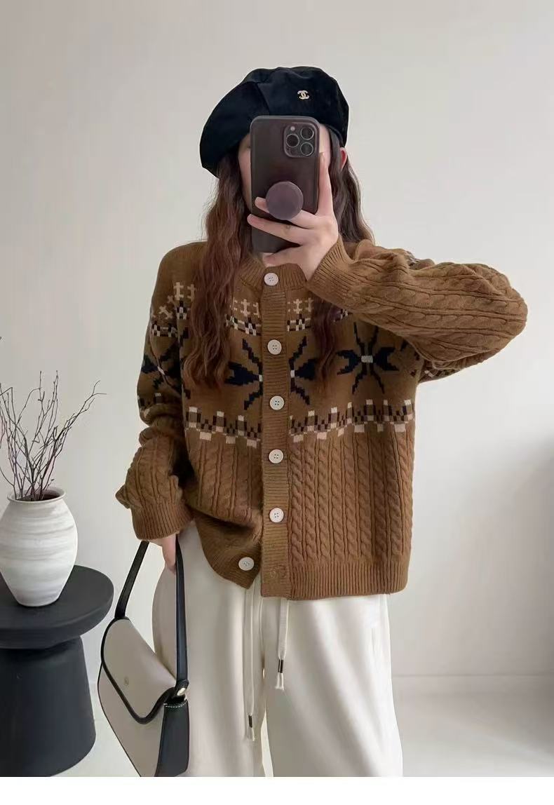 Women's chunky knit cardigan with decorative cable pattern and button details NOVAE