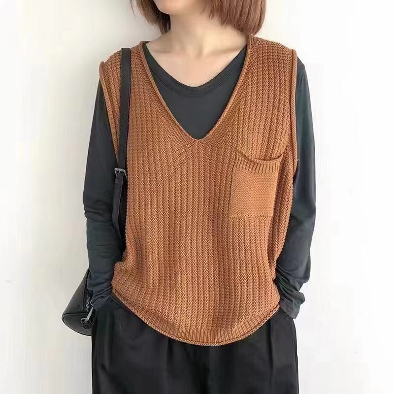 Women's knitted vest with V-neck and practical chest pocket NOVAE
