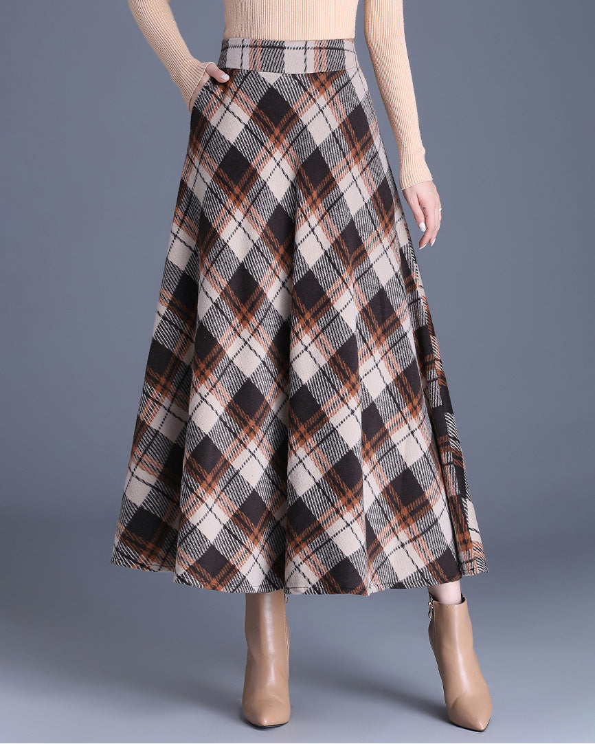 Women's maxi skirt in an elegant checked design NOVAE