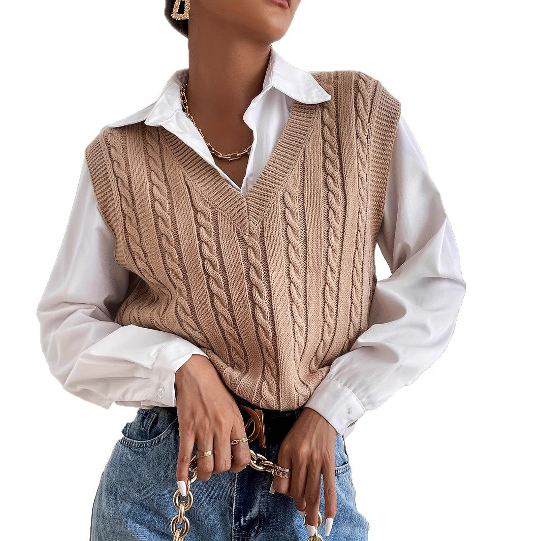 Women's knitted vest with V-neck and cable pattern NOVAE