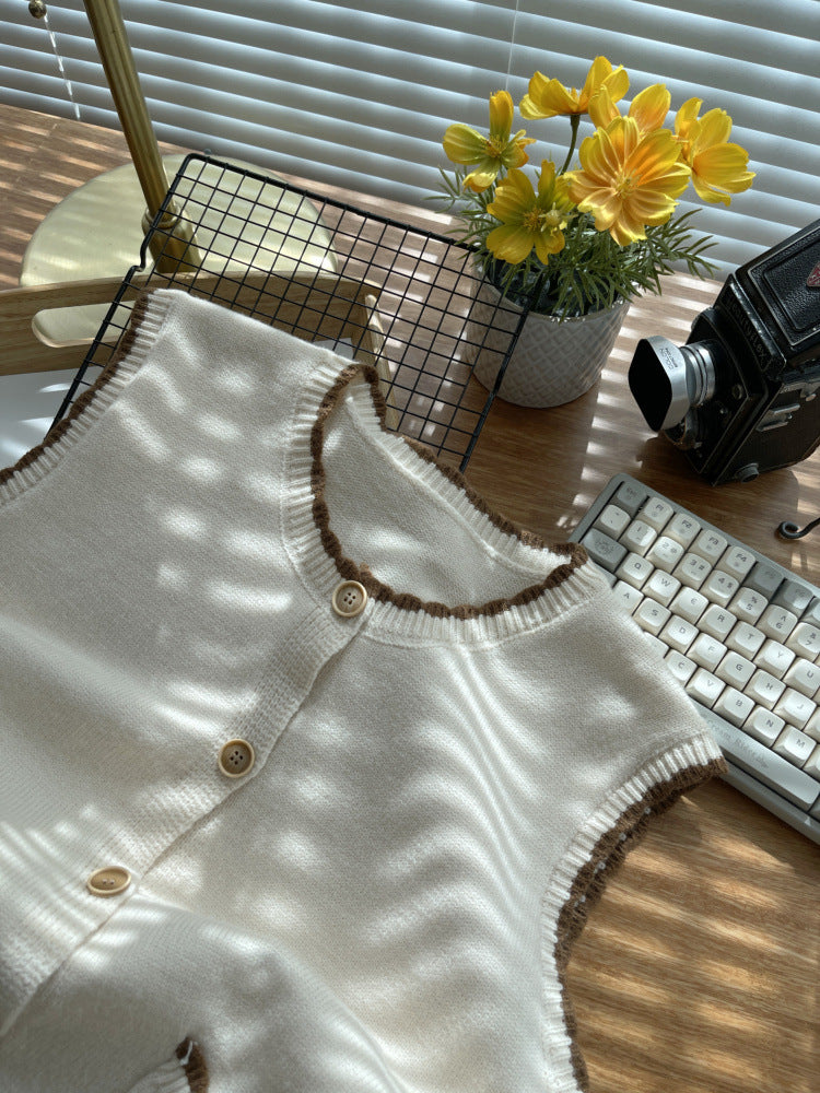 Women's knitted vest with contrasting details and pockets NOVAE