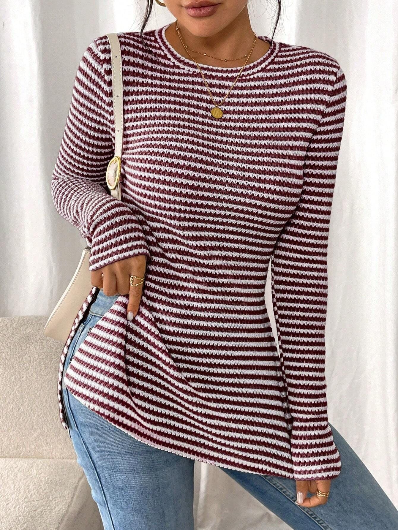 Women's long-sleeved shirt with a modern knit pattern and side slits NOVAE