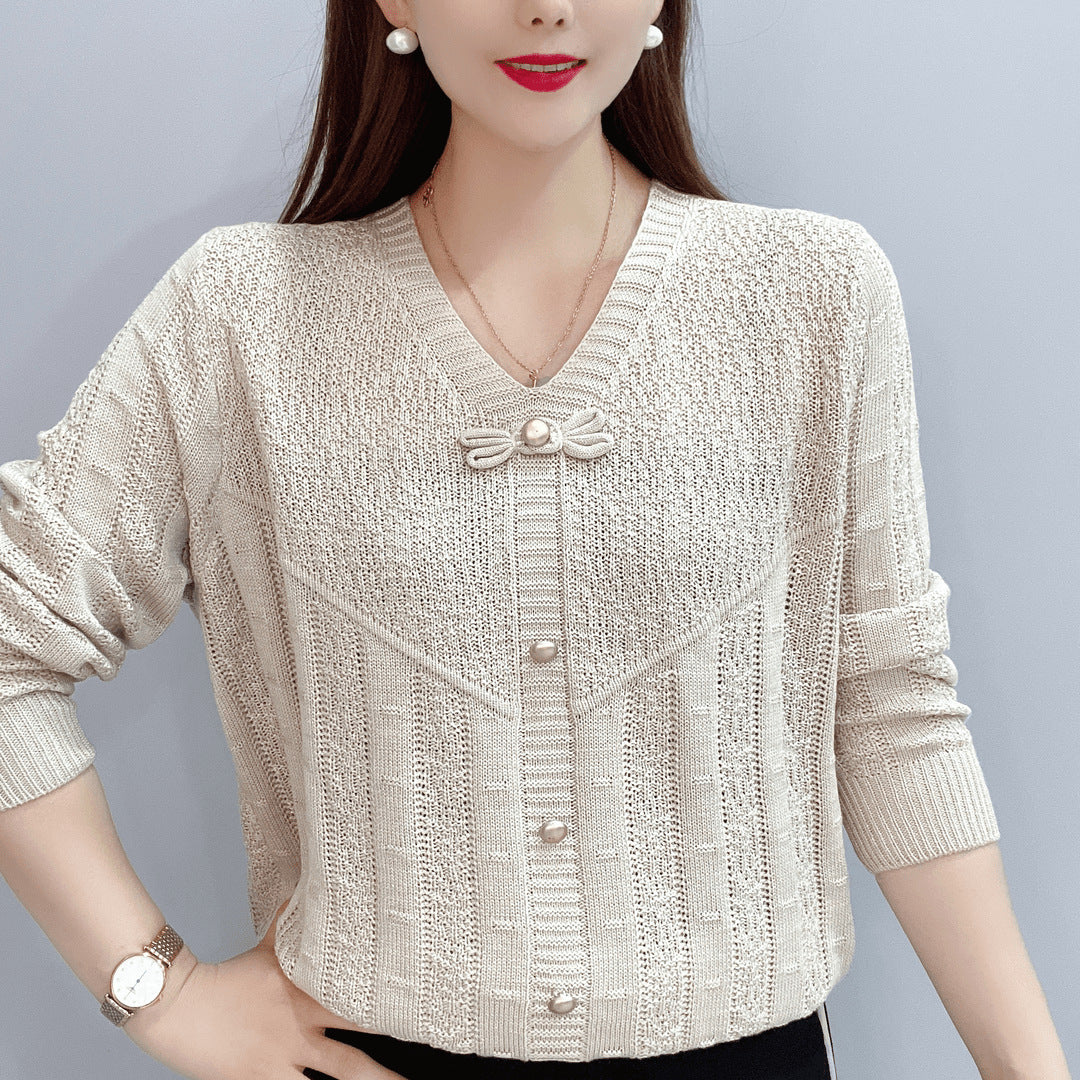 Women's knitted top with decorative pearl buttons and sophisticated bow design NOVAE