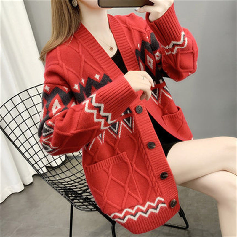 Women's chunky knit cardigan with a modern pattern and practical pockets NOVAE