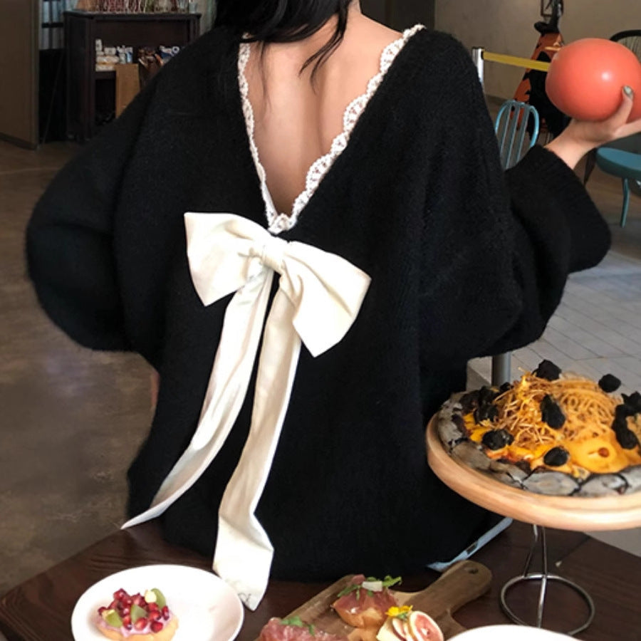 Women's Oversized Knit Sweater with V-Neck and Delicate Lace Trim NOVAE