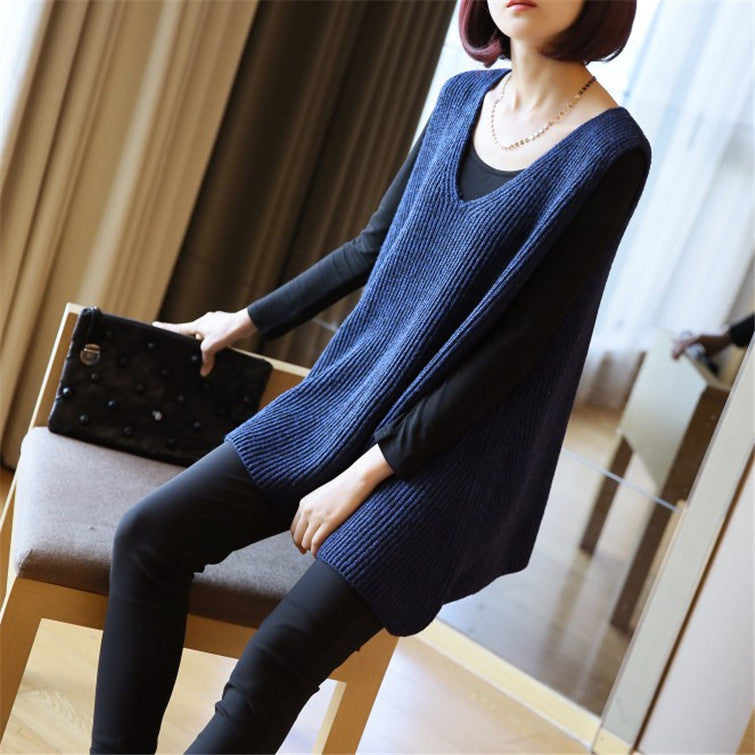 Women's knitted top with V-neck and airy silhouette NOVAE