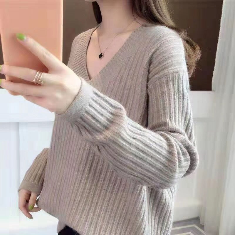 Women's V-neck knit sweater with fine ribbing and a relaxed fit NOVAE