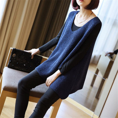 Women's knitted top with V-neck and airy silhouette NOVAE