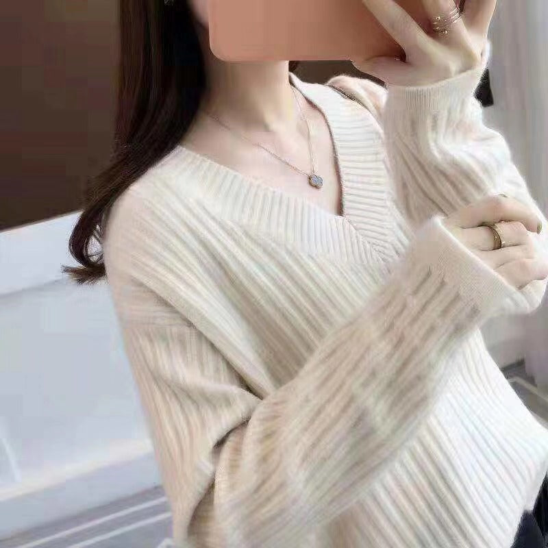 Women's V-neck knit sweater with fine ribbing and a relaxed fit NOVAE