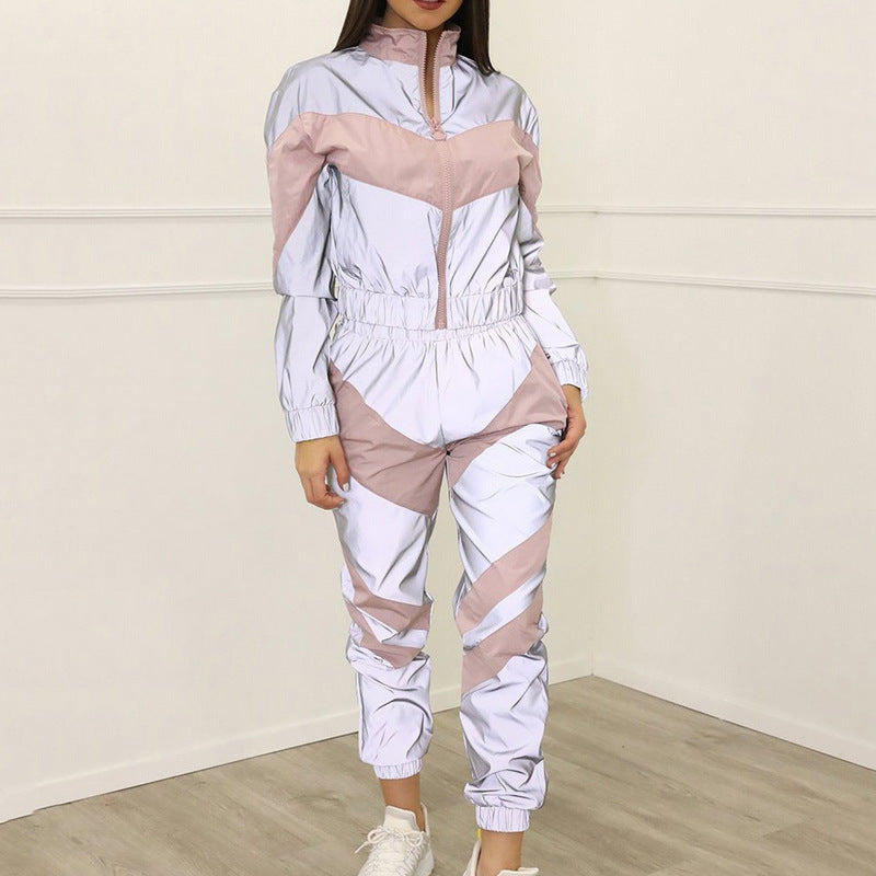 Women's sporty jogging suit with contrasting color accents and a sporty cut NOVAE