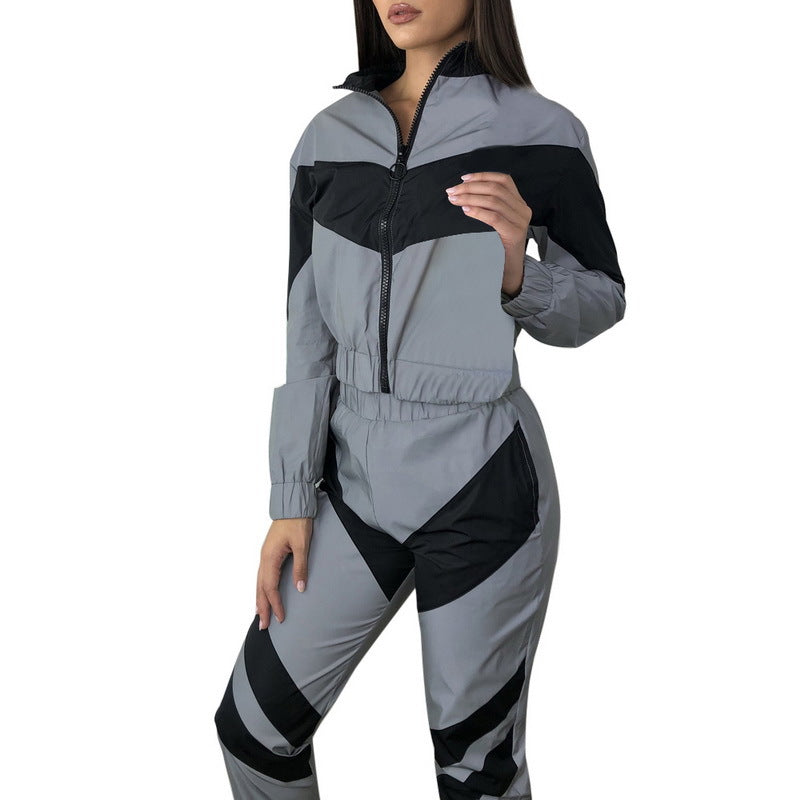 Women's sporty jogging suit with contrasting color accents and a sporty cut NOVAE