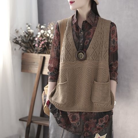 Women's knitted vest with deep V-neck and practical pockets NOVAE 1759203291