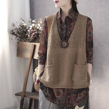 Women's knitted vest with deep V-neck and practical pockets NOVAE 1759203291
