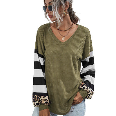Women's sporty V-neck top with striking sleeves and unique details NOVAE