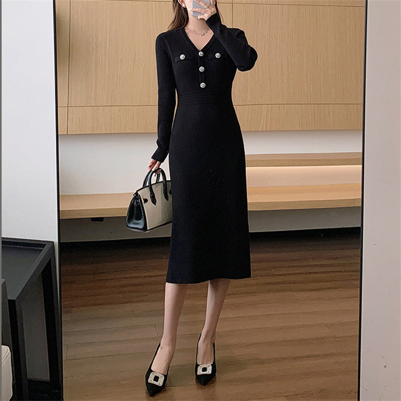 Women's Elegant Maxi Dress with V-Neck and Button Details NOVAE