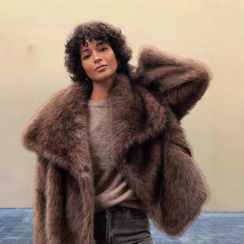 Women's faux fur jacket with elegant cut and soft lining NOVAE