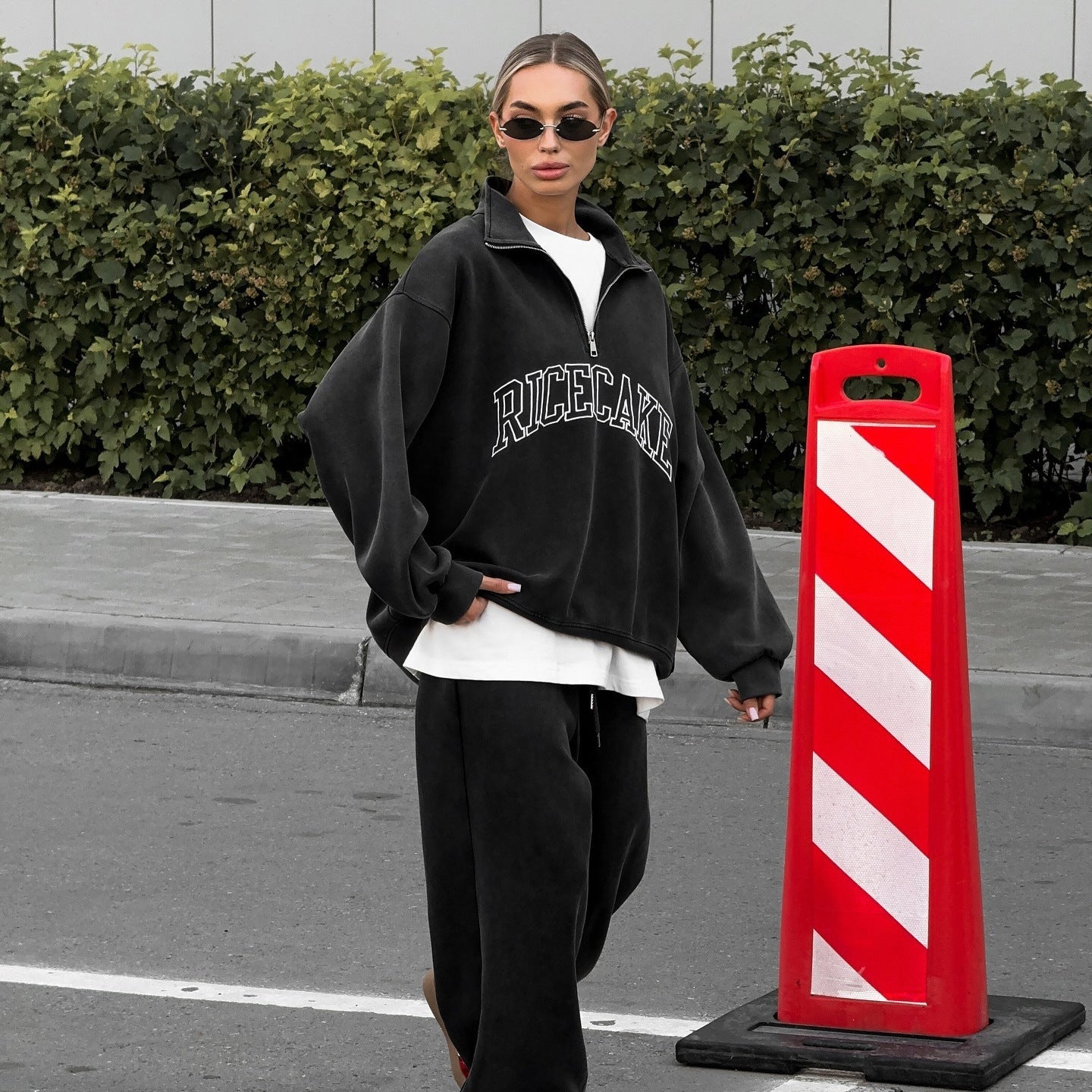 Women's comfortable oversized sweatshirt with high-quality zipper and casual cut NOVAE