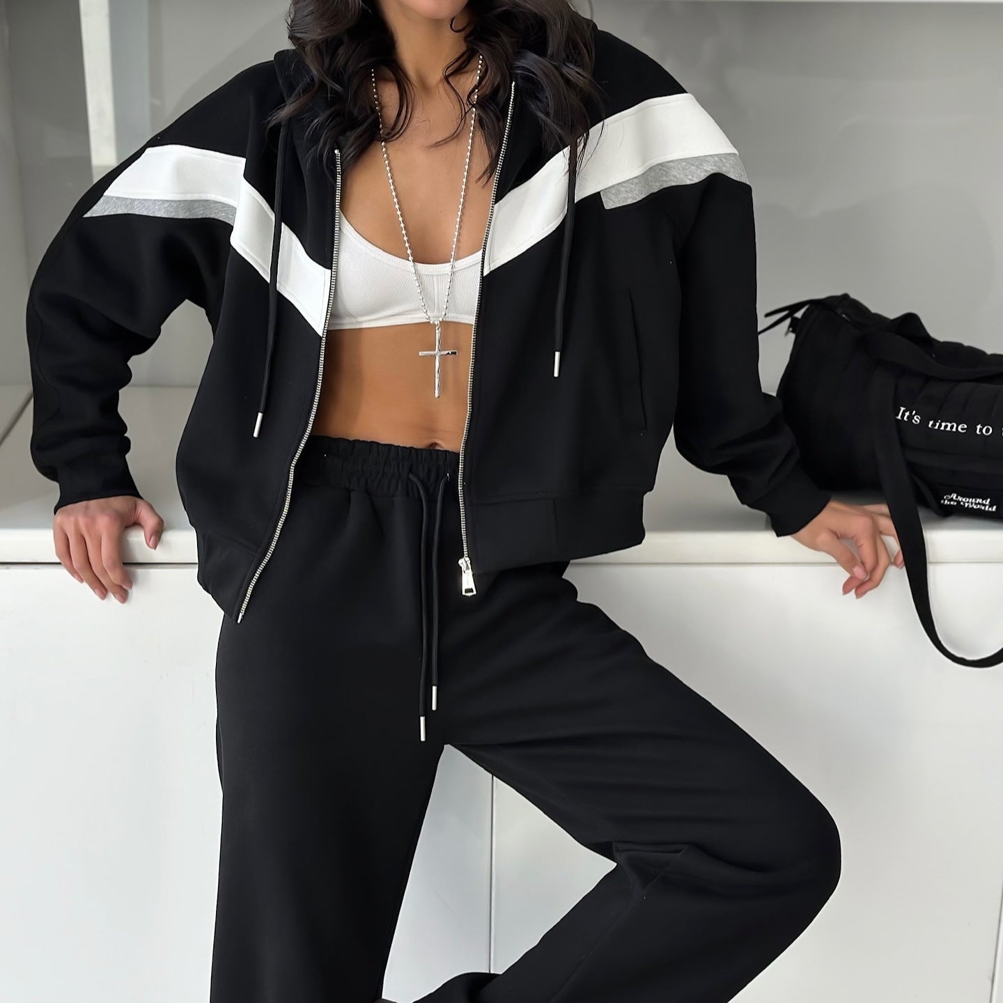 Women's sporty jogging suit set with a modern cut and trendy accents NOVAE