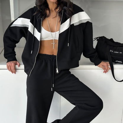 Women's sporty jogging suit set with a modern cut and trendy accents NOVAE