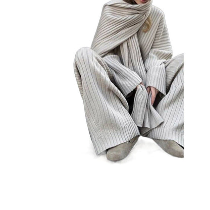 Women's casual knit set with a wide cut and V-neck NOVAE