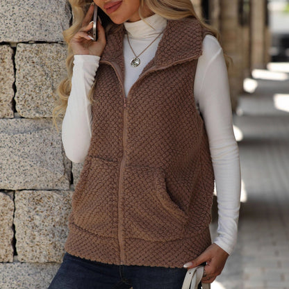Women's plush vest with practical pockets and collar NOVAE
