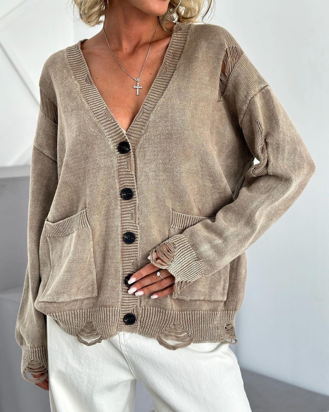 Women's casual oversized sweater with V-neck and pockets NOVAE