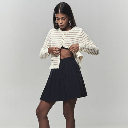 Women's cardigan with elegant button details and a casual cut NOVAE