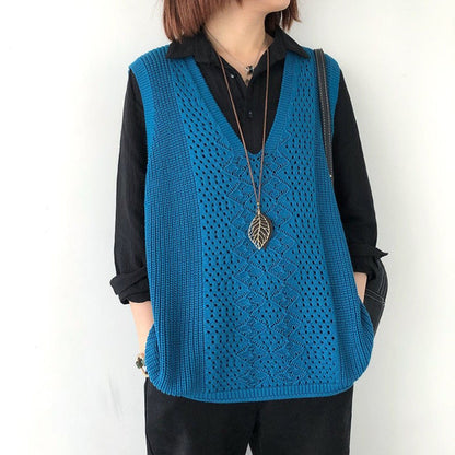 Women's knitted vest with deep V-neck and practical pockets NOVAE
