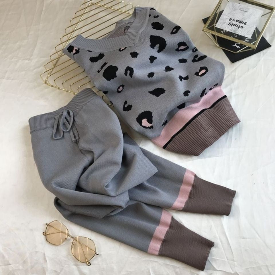 Women's trendy knitwear set with graphic details NOVAE