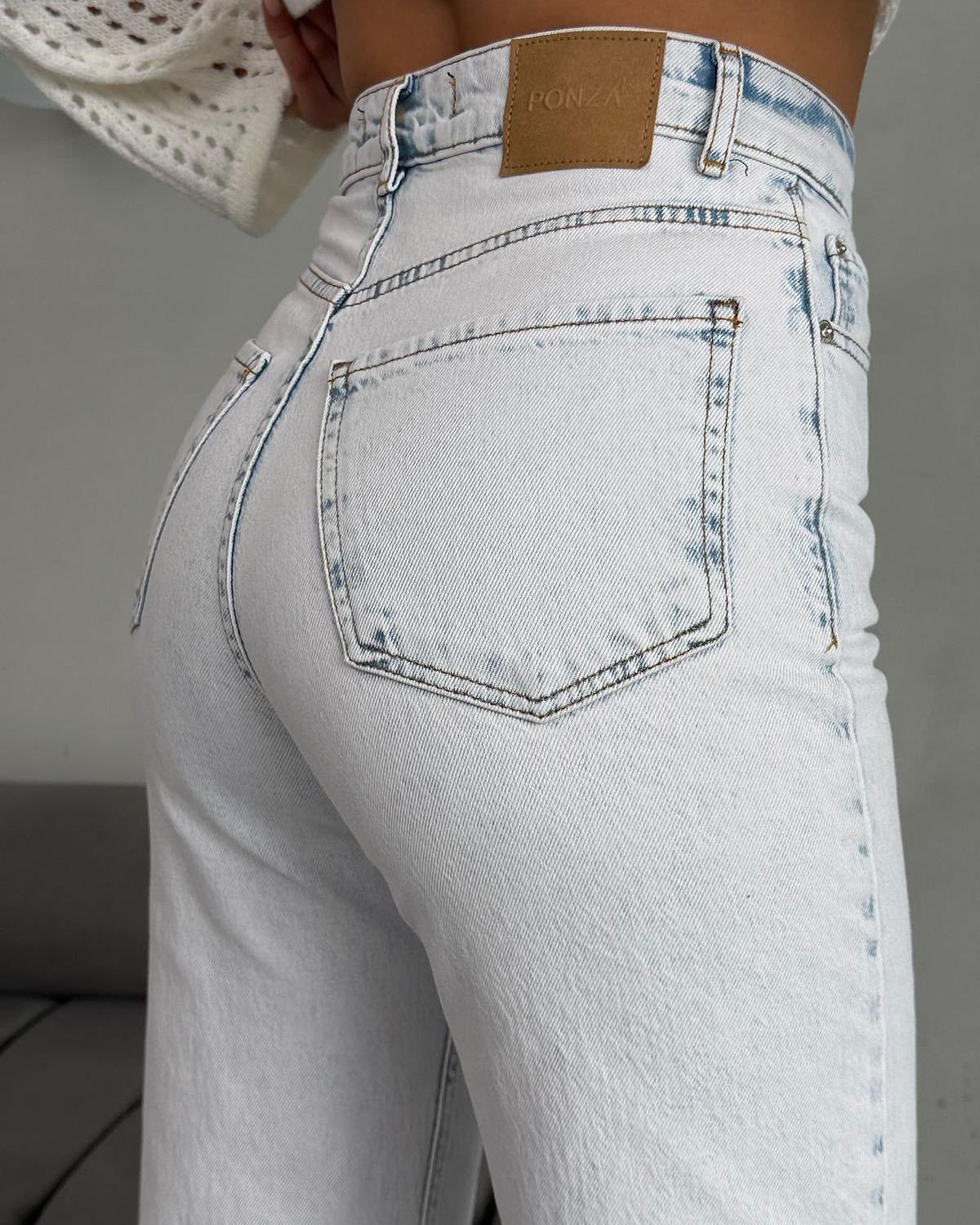 Women's high-waisted jeans in a modern vintage look NOVAE