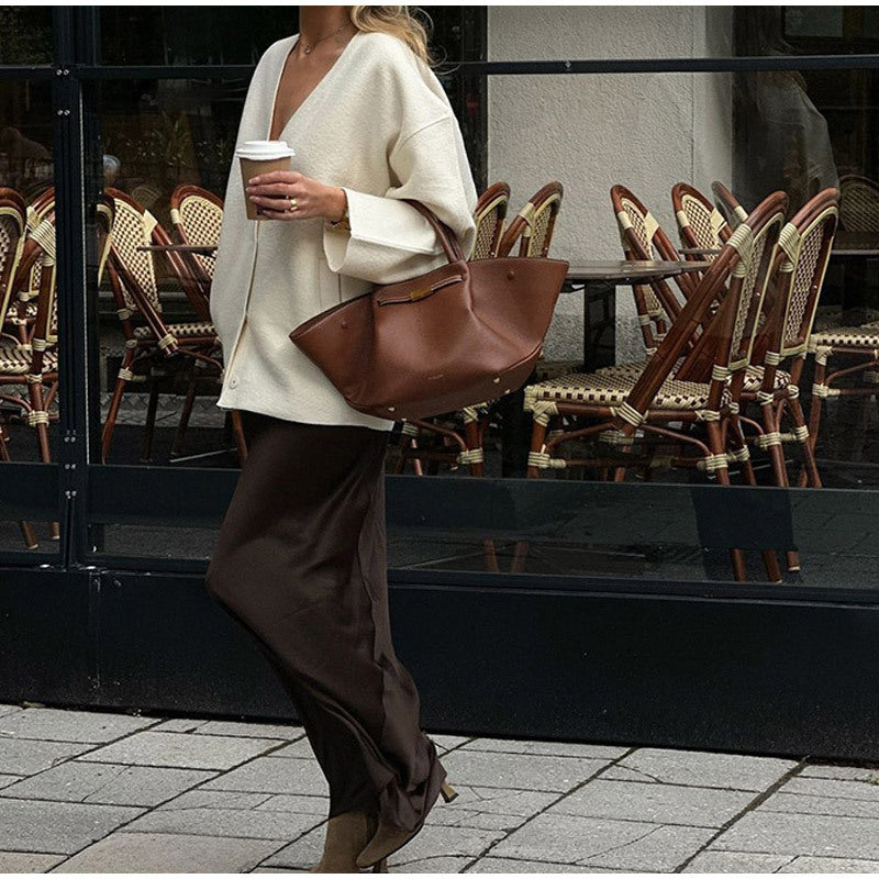 Women's elegant handbag in a minimalist design with high-quality leather workmanship NOVAE