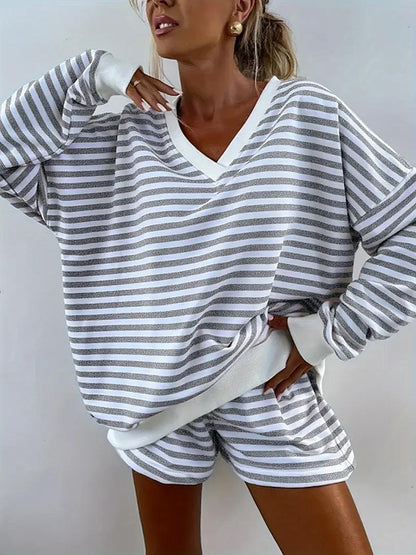 Women's sporty striped top with short shorts NOVAE