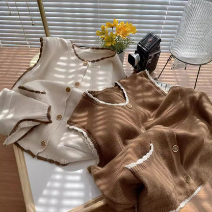 Women's knitted vest with contrasting details and pockets NOVAE