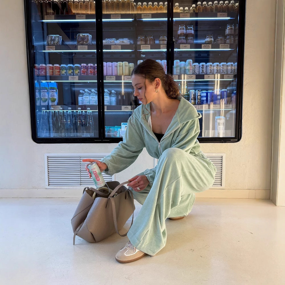 Women's comfortable fleece jogging suit with practical zipper and elastic waistband NOVAE