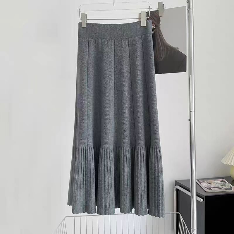 Women's pleated maxi skirt with flared hem and high waistband NOVAE