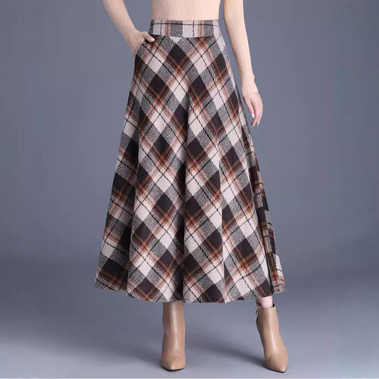 Women's maxi skirt in an elegant checked design NOVAE