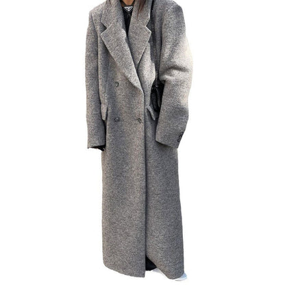 Women's oversized wool coat in the elegant NOVAE design