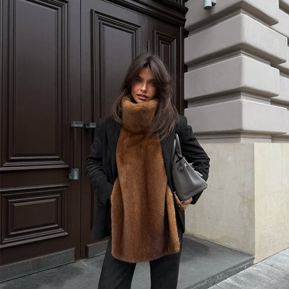 Women's faux fur scarf with practical wrap design NOVAE