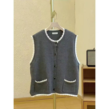 Women's knitted vest with contrasting details and pockets NOVAE
