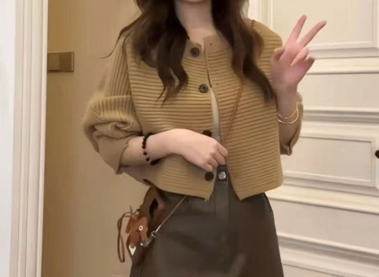 Women's fashionable knitted throw with button detail and structured design NOVAE