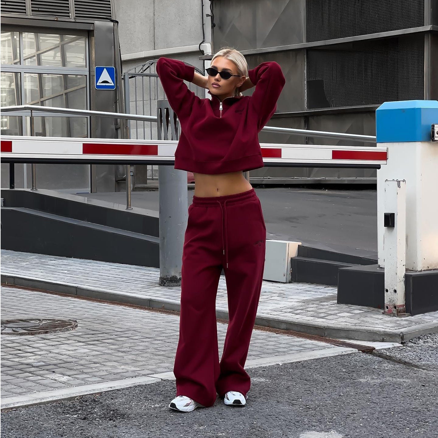 Women's casual tracksuit with high-closing zipper and relaxed fit NOVAE